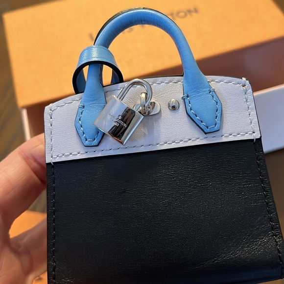 RARE LV CITY STEAMER BAG CHARM KEY HOLDER WITH COA - Picture 9 of 13